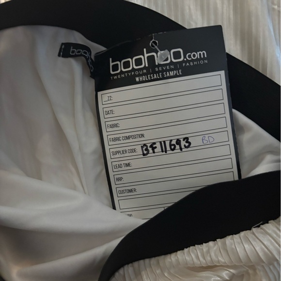 Boohoo Accordion Maxi Skirt NWT - Picture 3 of 4